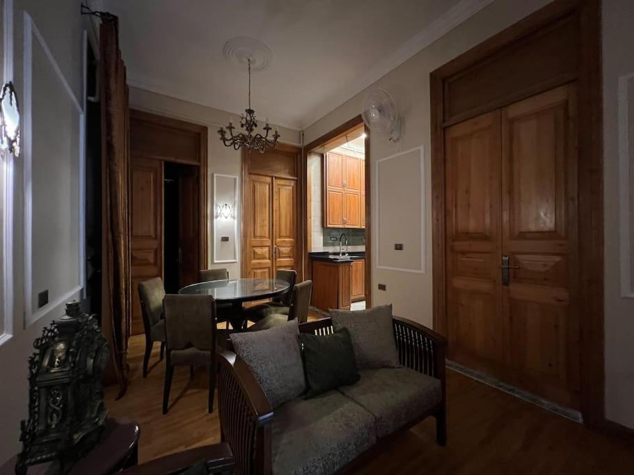 Authentic 3Br Apartment In Downtown, 카이로 외부 사진